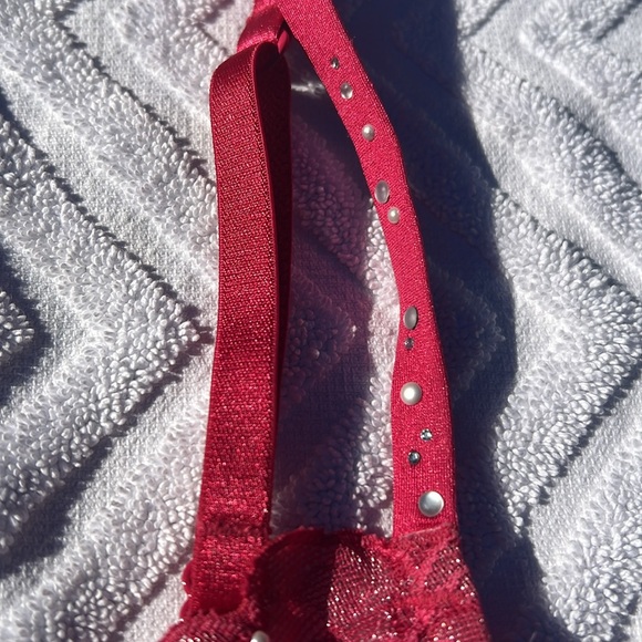 NWT Victoria Secret lace & embellishment bra size 36C - Picture 4 of 9